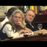 Interpelan a Teófila Martínez en el pleno del ayuntamiento de Cádiz: "Me mira usted por favor señora alcaldesa"