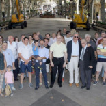 Unas treinta personas se concentran en favor del TIL