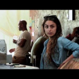 Mira a esta chica con poderes telekinéticos enloquecer en una cafetería