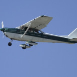 Un pasajero sin experiencia aterriza una avioneta tras enfermar el piloto