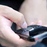 Empresas públicas y privadas dan el "sablazo" a sus clientes con los 902