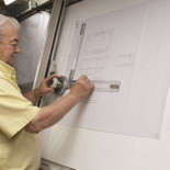 El jubilado madrileño que inventó un ladrillo antisísmico al observar una obra despunta en Colombia