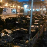 Prenden fuego a un mercadillo de libros en Carmona