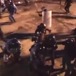 Serie de policías se ensaña con un manifestante caído en el suelo en una protesta en Kiev