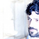 "Tener que pagar a la SGAE cuando empezaba en la música me arruinó"