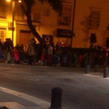 Cola a las siete de la mañana para recibir alimentos de Cáritas. El reparto ha comenzado a las 10