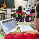 El miedo a la multa de Microsoft amenaza con llevar al apagón tecnológico a colegios e institutos