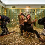 Los suizos votan un salario para todos - Trabajen o no. [ENG]