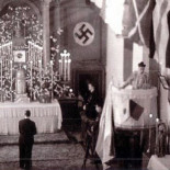 A Dios rogando (la esvástica en una iglesia cercana a Santiago)