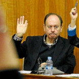 La Policía protege al edil inglés clave en la moción de censura de Orihuela