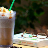 Un pequeño bar de Misuri ridiculiza a Starbucks