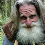 El hombre que se hace pasar por Big Foot para ahuyentar a los intrusos