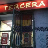 Asalto nazi a una sede de IU al grito de «¡Rojos de mierda, os vamos a matar!»