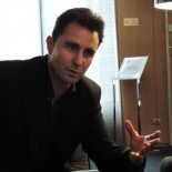 Falciani: "Los ciudadanos tienen que arrebatar el poder a los partidos"