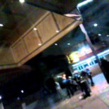 Policia entra a golpes en un bar de Alcorcón y saca a rastras a dos chicas