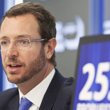 Cruce de insultos entre PP y VOX: uno se va de "vinos con los de Bildu" y los otros son "herederos de Blas Piñar"