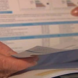 El Gobierno dice que sube la cuota fija de la luz "para ayudar a las familias con hijos"