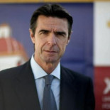 Otro hito en el despilfarro nacional: una bandera de 350.000 euros