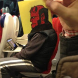 Cómo fotografiar a desconocidos en tus trayectos al trabajo de manera muy original. (ENG)