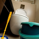 Una mujer sufre quemaduras graves al explotarle el váter de un bar del centro de Barcelona