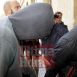 Un vídeo destapa cómo un policía local rociaba spray a una manada de cerdos