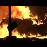 Manifestantes ucranianos destruyen carro blindado con cócteles molotov