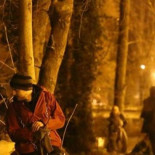 Vecinos de Sarria se encadenan a los árboles del Malecón para evitar su tala