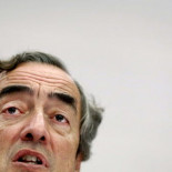 La CEOE va a la guerra contra Gobierno y editores al pedir la retirada de la tasa Google