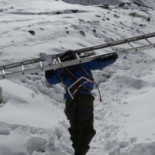 Los sherpas instalarán escaleras en el Escalón de Hillary del Everest (8.790 m)
