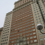 Banco Santander cierra la venta del Edificio España al empresario chino Wang Jianlin