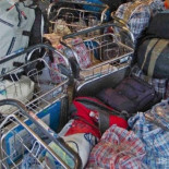 Botella manda a la policía a perseguir a quienes no pagan el euro por los carritos de Barajas