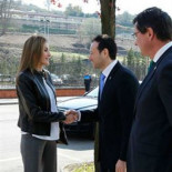 La princesa es recibida con una sonora pitada y banderas republicanas en Langreo