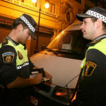 Imputan a un alcalde sevillano por obligar a un policía local a lavarle el coche