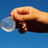 Botellas de agua comestibles para luchar contra el plástico