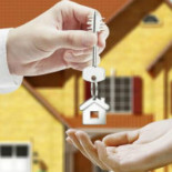 ¿Le entregaría las llaves de su casa a un extraño?