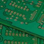 Anatomía de un circuito electrónico: ¿por qué las tripas de mi ordenador son verdes?