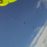 Pues no, el paracaidista no se cruzó con un meteorito