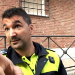 La extralimitación en sus funciones de un policía lo convierte en un "mero particular", según una sentencia