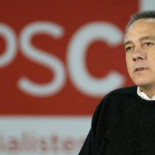 Una señora le propina un puñetazo a Pere Navarro mientras participaba en un acto