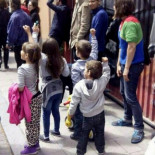 Enseñar a un niño a desobedecer la ley