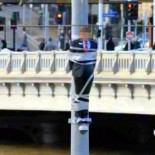 Habitantes de Maranhão (Brasil) amarran a un político corrupto a un poste de la luz [POR]