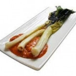 [SUB Cocíname] Calçots al horno con salsa romesco