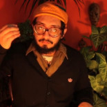 Artista quema US$500 millones en letras bancarias para liberar a estudiantes de U del Mar en Chile