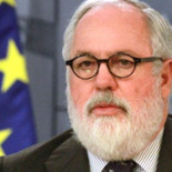 Cañete dice que no “entró a matar” porque “acorralar a una mujer indefensa” podría parecer machista
