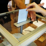 ¿Puede el Partido Popular seguir el mismo destino que la extinta UCD?