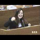 Una diputada a la bancada del PP: "La Iglesia podrá perdonarles si rezan, pero el pueblo no va a hacerlo nunca"