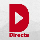 Prenden fuego a la gran excavadora que estaba derribando Can Vies