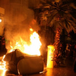 La plaza de Sants llena contra el desalojo de Can Vies (Barcelona)