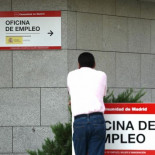 El paro baja en 111.916 personas en mayo