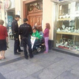 La policía amenaza con multar diariamente a Antonio Aramayona